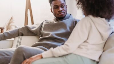 Come Parlare di BDSM al Partner: Guida Pratica